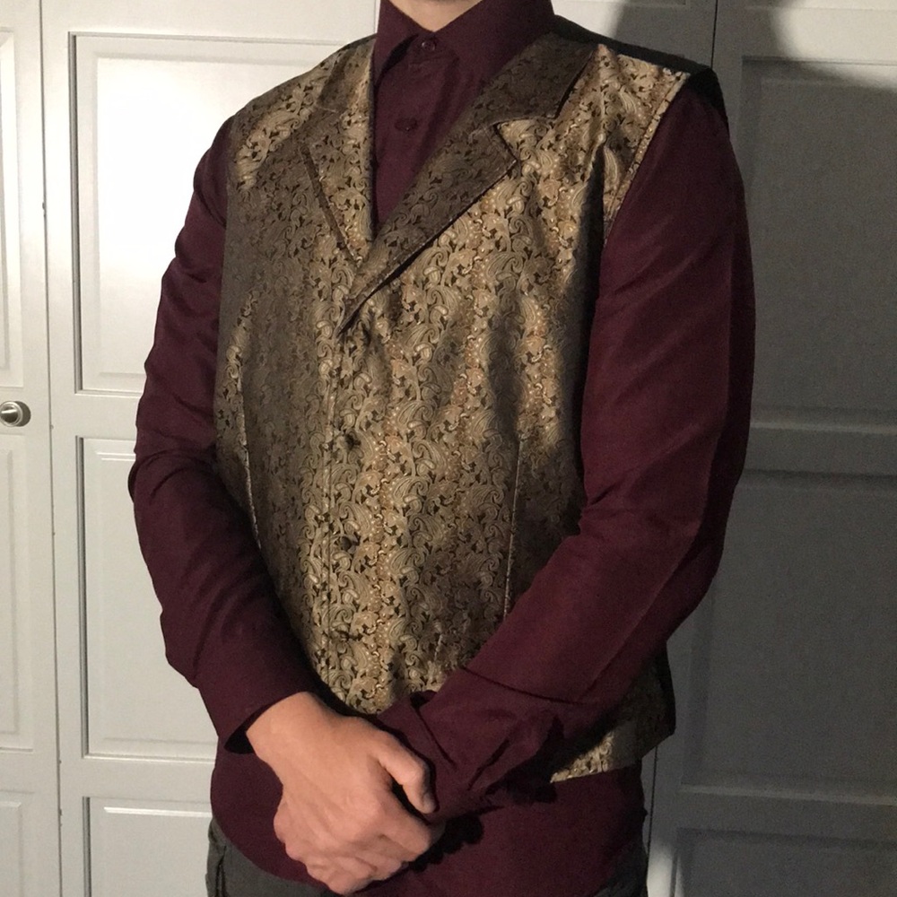 Scully XL Gold-Patterned Vest Close-Fitting